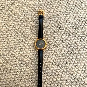 Women’s analog fossil watch with heart detail